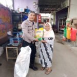 Gerakan Pangan Murah Polri dan Bulog, Polsek Kelapa Gading Bantu Warga Dapatkan Beras Terjangkau 3 IMG 20251021 WA0028