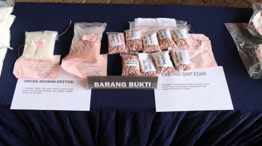 Polsek Sawah Besar Bongkar Pabrik Ekstasi Rumahan di Kedoya, 80 Ribu Butir Gagal Edar 1 IMG 20251021 WA0035