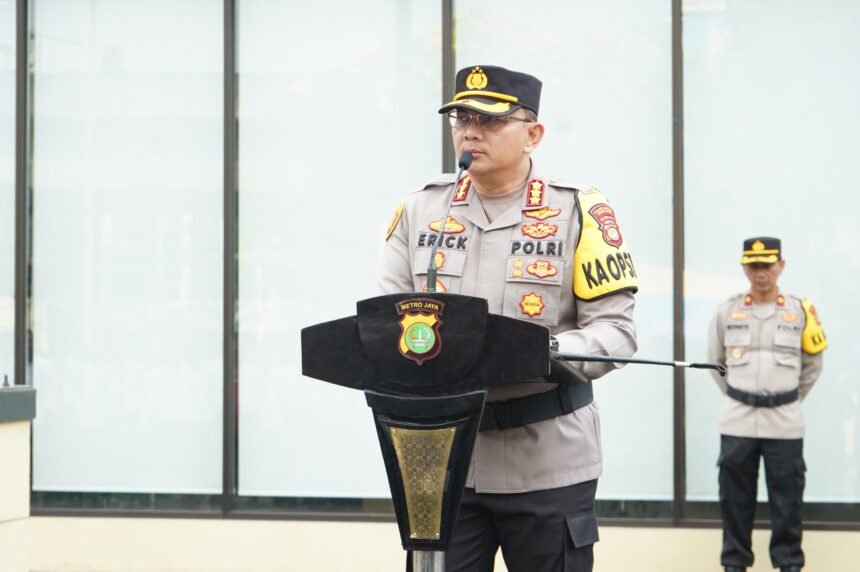 Kapolres Metro Jakarta Utara Pimpin Apel Pelantikan Kasat Tahti, Dihadiri 398 Personel 1 IMG 20251021 WA0045