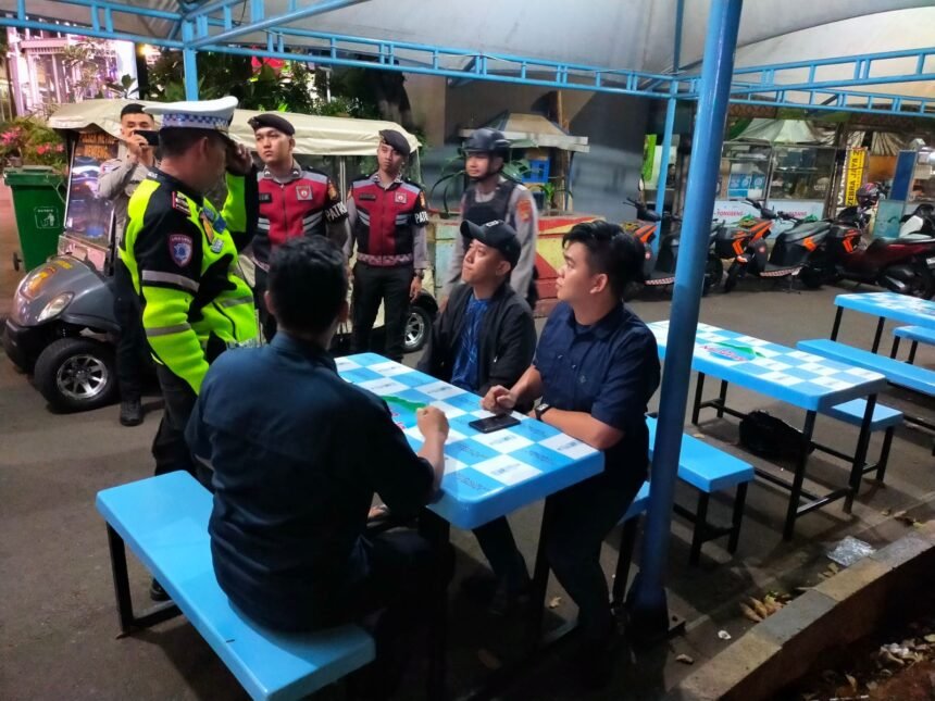 Patroli Dialogis di Jakarta Ajak Masyarakat Jaga Kamtibmas 1 IMG 20251022 WA0008