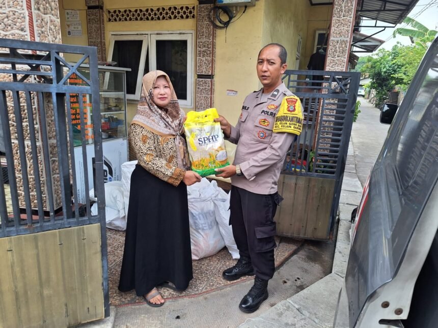 Polsek Kelapa Gading dan Bulog Gelar Gerakan Pangan Murah, Bantu Warga Dapatkan Beras Terjangkau 1 IMG 20251022 WA0034