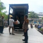 POLSEK METRO PENJARINGAN DUKUNG GERAKAN “JAGA JAKARTA — JAGA LINGKUNGAN” MELALUI PENYALURAN BERAS MURAH SPHP BULOG UNTUK WARGA PENJARINGAN 2 IMG 20251022 WA0045