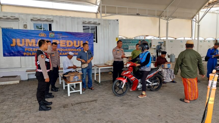 Kegiatan Bakti Sosial di Masjid Al-Qohhar: Wujud Kepedulian untuk Pengemudi Ojek Online di Penjaringan 1 IMG 20251023 WA0013