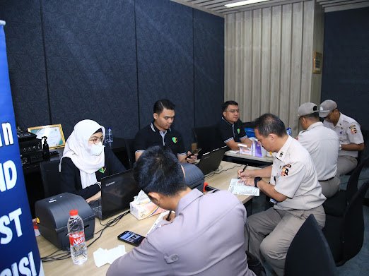 Humas Polri Gelar Donor Darah Serentak, Terkumpul 16.619 Kantong dalam Rangka Hari Jadi ke-74 1 IMG 20251023 WA0031