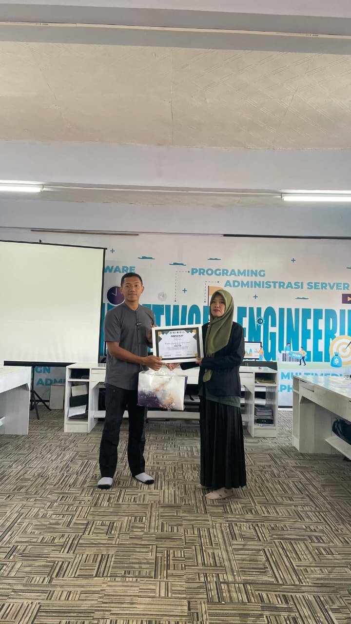 Personel Korbrimob Polri Raih Penghargaan dari Pemkot Salatiga atas Prestasi di Bidang Keamanan Siber 1 IMG 20251023 WA0032