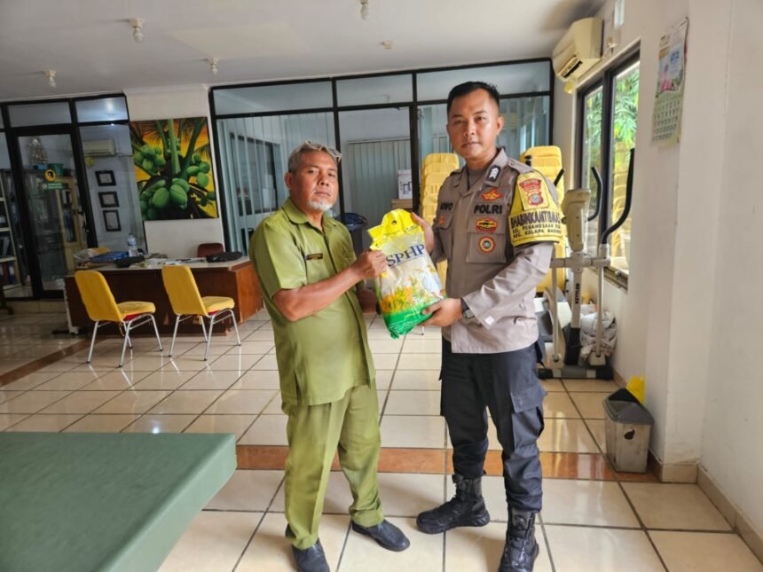 Polsek Kelapa Gading Gelar Gerakan Pangan Murah, Wujud Kepedulian Polri Bantu Warga Hadapi Kenaikan Harga 1 IMG 20251024 WA0029