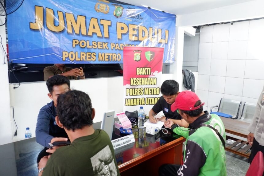 Polsek Pademangan Gelar “Jumat Peduli”, Bagikan 100 Paket Sembako untuk Komunitas Ojek Online 1 IMG 20251024 WA0049