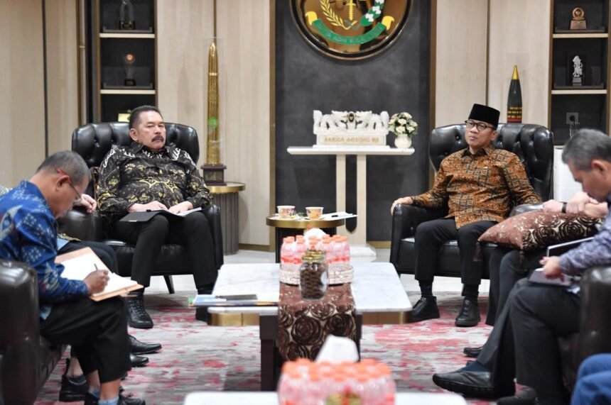 Temui Jaksa Agung, Mendes Yandri Bahas Desa yang Dilelang dan Mengundang Untuk Hadir di Hari Desa 1 IMG 20251024 WA0051