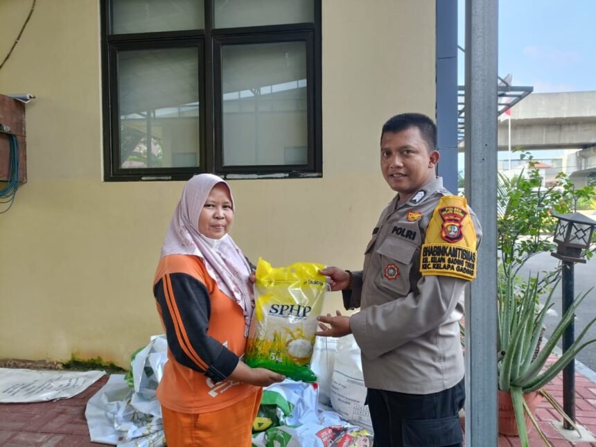 Polsek Kelapa Gading dan Bulog Gelar Gerakan Pangan Murah untuk Warga 1 IMG 20251025 WA0028