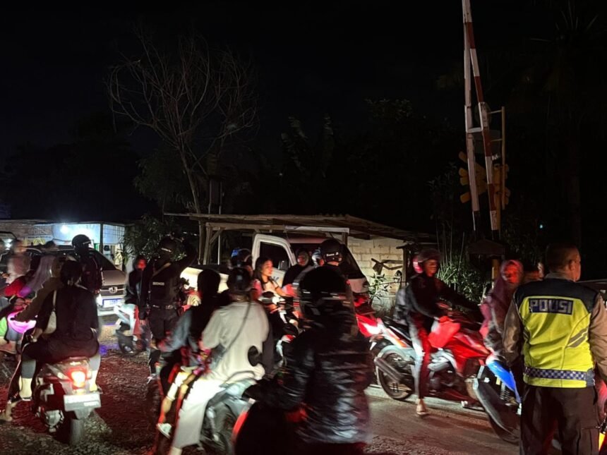 Brimob Polda Metro Jaya Amankan Lokasi Kereta Anjlok di Kedung Waringin, Bekasi* 1 IMG 20251026 WA0015