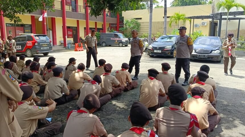 Polsek Metro Penjaringan Gelar Pembinaan Saka Bhayangkara, Tanamkan Disiplin dan Pengetahuan Kepolisian 1 IMG 20251026 WA0031