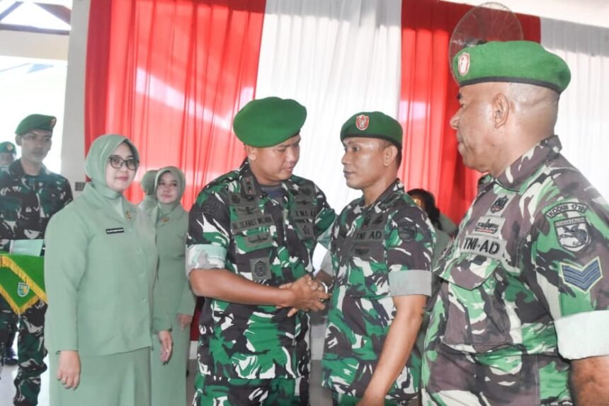 Dandim 1710/Mimika Pimpin Acara Tradisi Korps Pindah Satuan, Masuk Satuan dan Purna Tugas Personel Kodim 1710/Mimika 1 IMG 20251027 WA0055