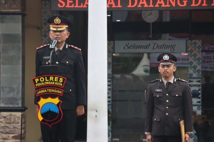 Gelar Upacara Hari Sumpah Pemuda ke-97, Ini Pesan Wakapolres Pekalongan Kota! 1 IMG 20251028 WA0080