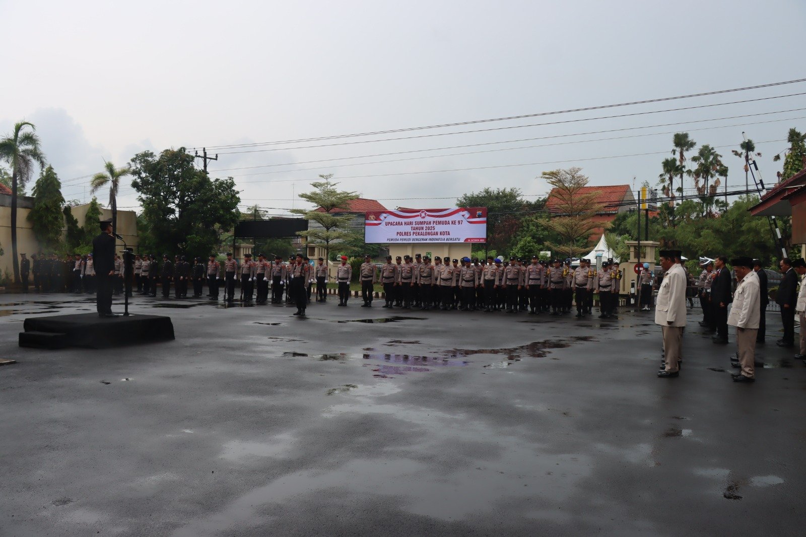 Gelar Upacara Hari Sumpah Pemuda ke-97, Ini Pesan Wakapolres Pekalongan Kota! 2 IMG 20251028 WA0082