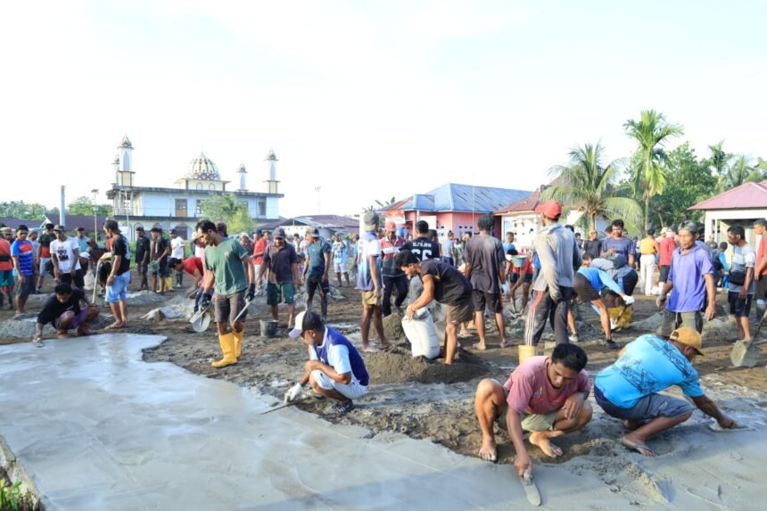 Semangat Kebersamaan, Satgas TMMD dan Warga Desa Wama Bahu Membahu Cor Lapangan Voli 1 IMG 20251029 WA0028