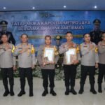 Kapolda Metro Jaya Apresiasi Dua Bhabinkamtibmas Bantu Pendidikan Anak Yatim & Pemulung 3 IMG 20251029 WA0051