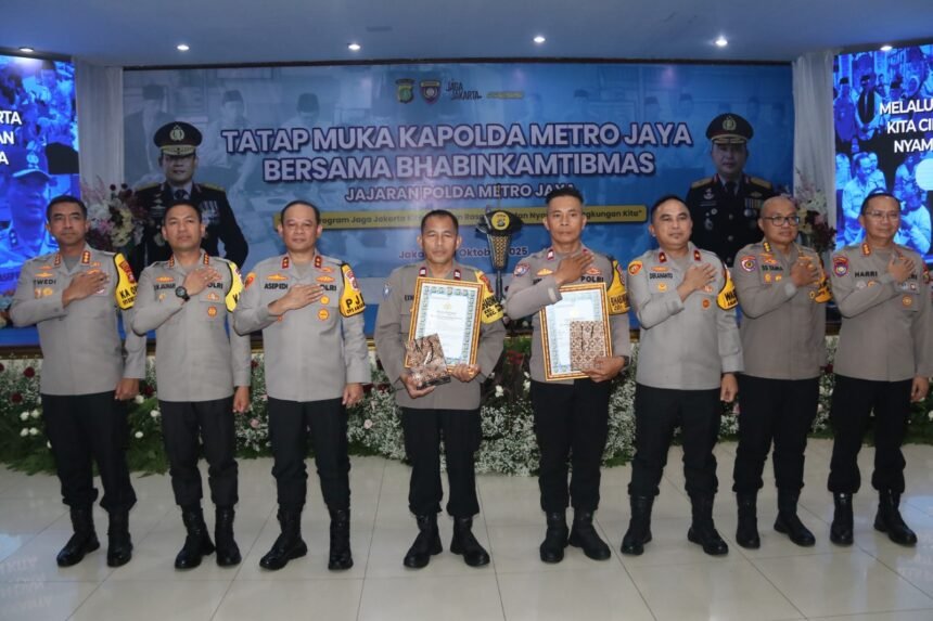 Kapolda Metro Jaya Apresiasi Dua Bhabinkamtibmas Bantu Pendidikan Anak Yatim & Pemulung 1 IMG 20251029 WA0051