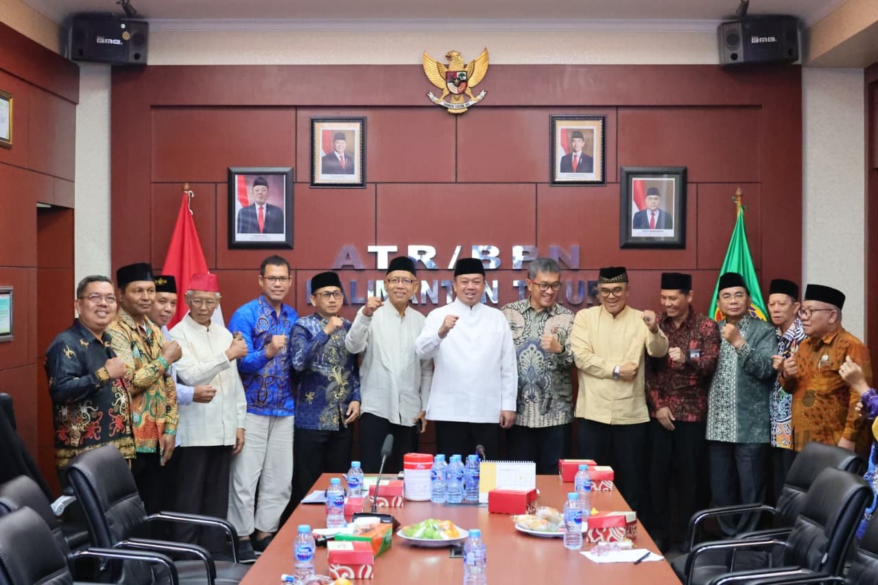 Dari Hati ke Hati, Menteri Nusron Bahas Sertipikasi Tanah Wakaf dan Rumah Ibadah di Kaltim 1 WhatsApp Image 2025 10 24 at 15.26.47