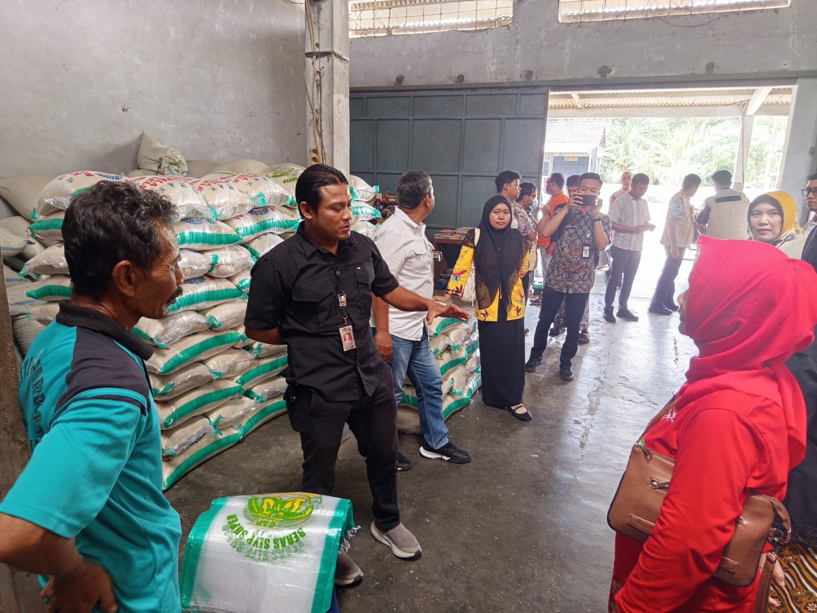 Polres Pekalongan Kota Gelar Inspeksi Terpadu, Pastikan Stok Beras Aman, Harga Stabil 1 WhatsApp Image 2025 10 24 at 17.26.56