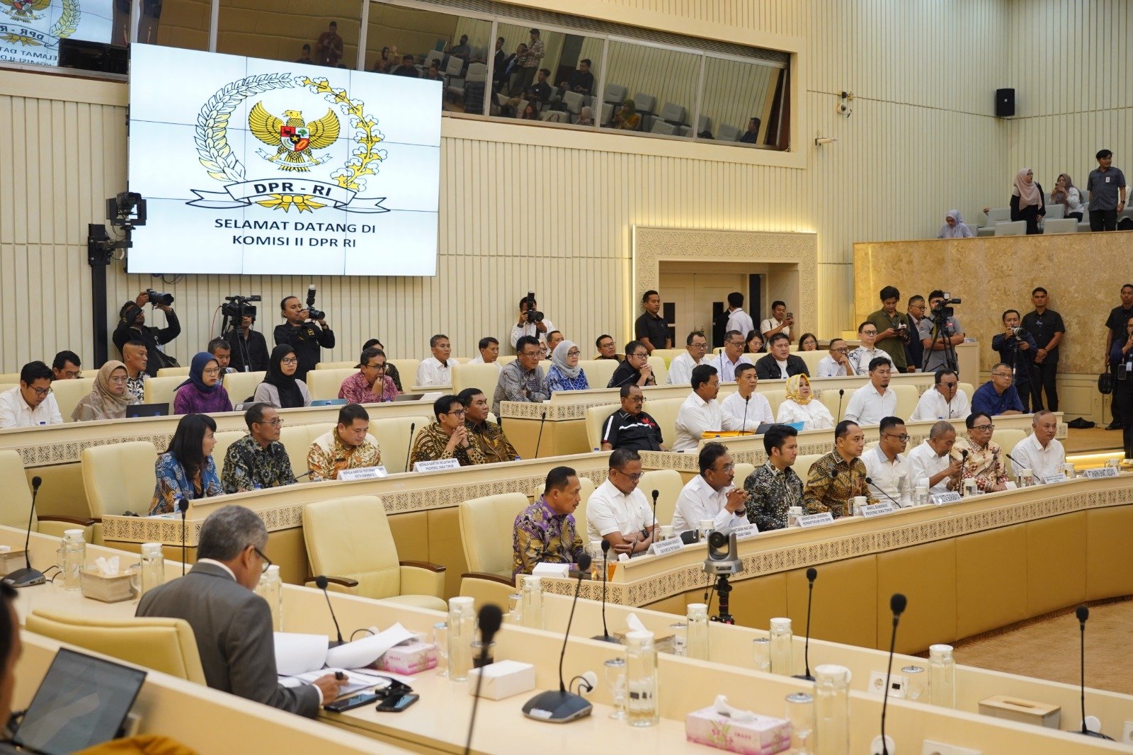 Bahas Penyelesaian Sengketa Tanah di Surabaya dengan Komisi II DPR RI, Sekjen Kementerian ATR/BPN: Kami Pastikan Penyelesaiannya secara Objektif 1 WhatsApp Image 2025 11 20 at 16.19.44