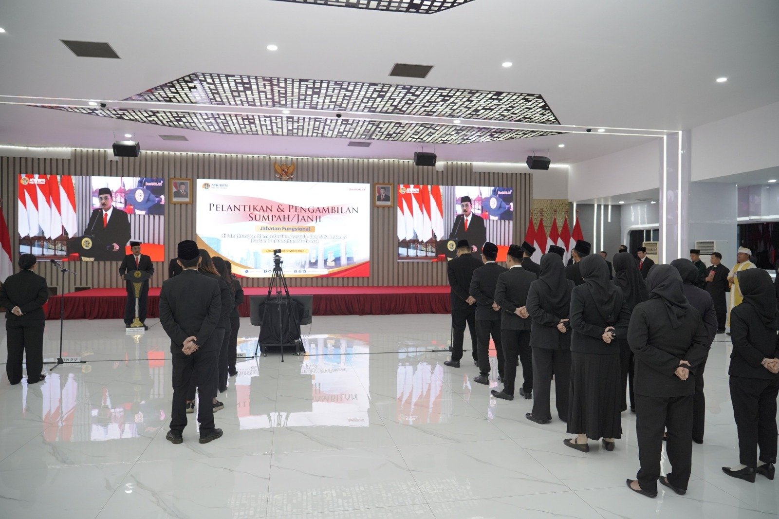 Lantik Pejabat Fungsional, Sekjen ATR/BPN: Harus Pandai, Cerdas, dan Tekun 1 IMG 20251212 WA0058