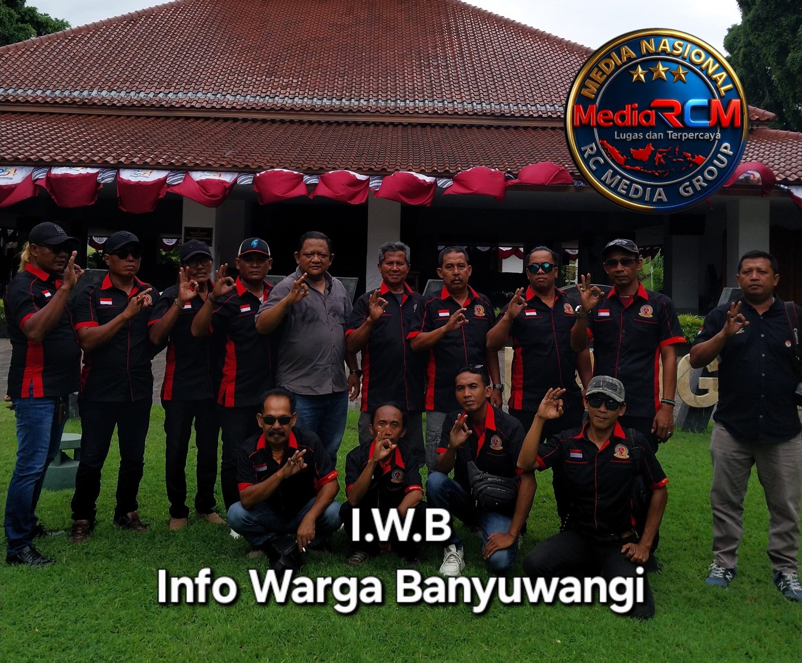 "Gerakan IWB (Info Warga Banyuwangi) Berikan Sembako Sebagai Bukti Kepedulian Dan Bentuk Ucapan SELAMAT HARJABA Ke-254th Di Pendopo Banyuwangi" 2 IMG 20251216 WA0033 scaled