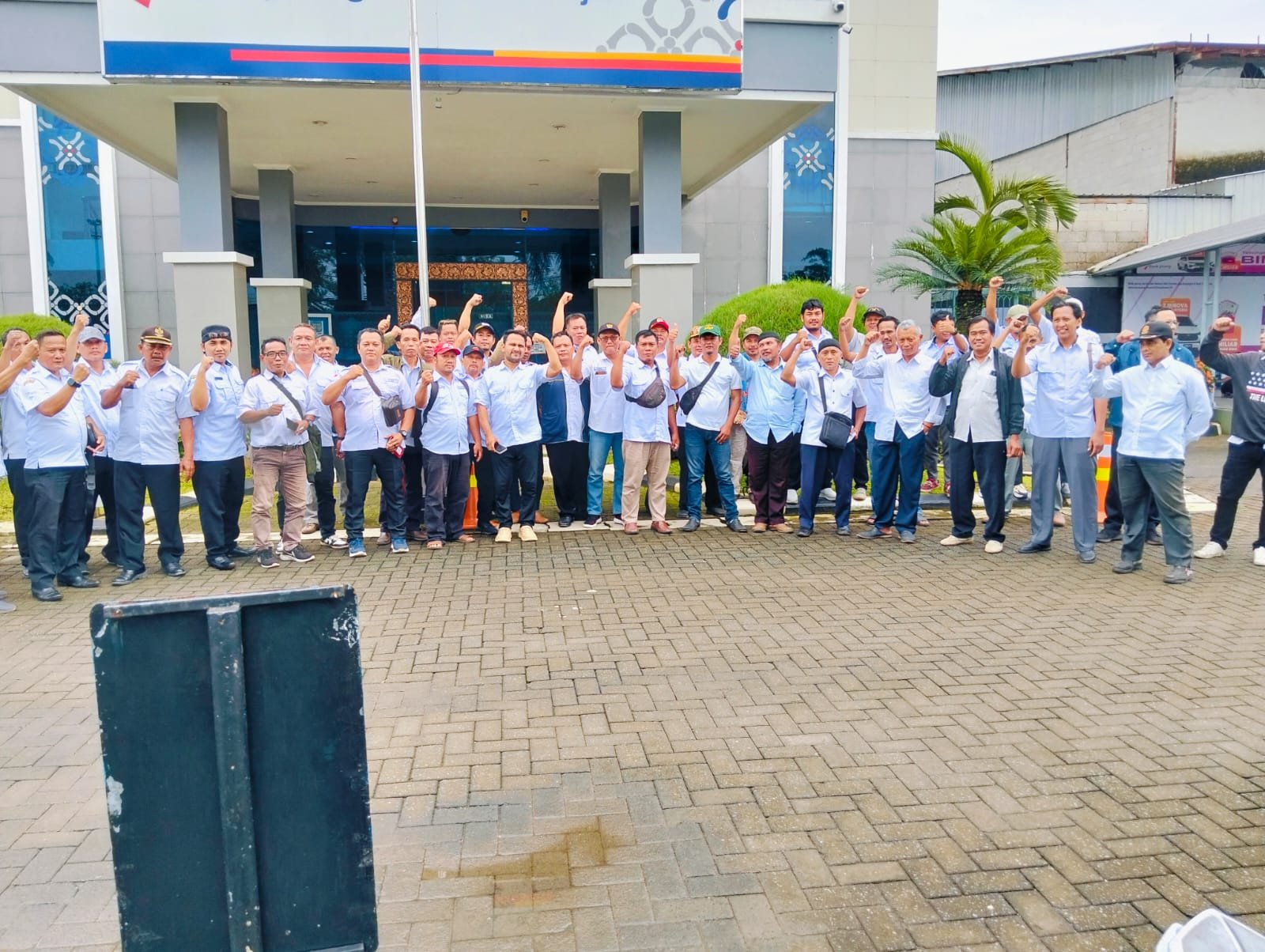 Anggota PPDI Kab. Pekalongan di Bank Jateng Cabang Kajen, Rabu (4/2/2026)