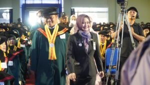 Hadiri Wisuda UPS Tegal, Mba Iin Sampaikan Pentingnya Pendidikan 1 IMG 20260411 WA0012