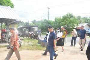 Meja Goyang Seatap dengan Rumah Makan Jadi Sorotan, Pemkab Beltim Minta Segera Direlokasi 2 IMG 20260613 WA0027