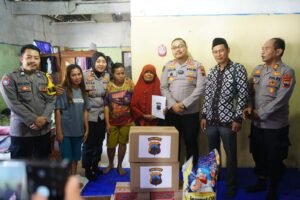 *KAPOLRES BREBES SAMBANGI KEDIAMAN IBU KUSMIAH, JANDA PENJAGA PARKIR YANG GAGALKAN AKSI PENCURIAN RP3,6 MILIAR* 1 IMG 20260618 WA0015 1