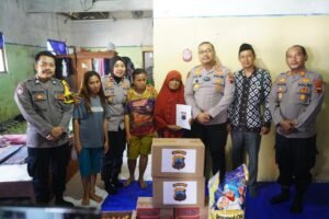 *KAPOLRES BREBES SAMBANGI KEDIAMAN IBU KUSMIAH, JANDA PENJAGA PARKIR YANG GAGALKAN AKSI PENCURIAN RP3,6 MILIAR* 2 IMG 20260618 WA0016 1