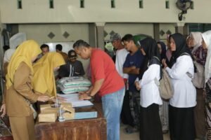 Bupati Tegal Salurkan Bantuan Beras bagi Warga Terdampak Tanah Bergerak Desa Kajen 2 IMG 20260824 WA0025