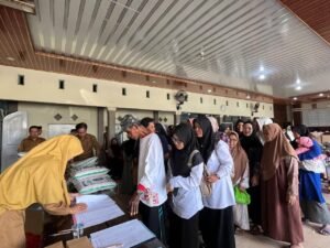 Bupati Tegal Salurkan Bantuan Beras bagi Warga Terdampak Tanah Bergerak Desa Kajen 4 IMG 20260824 WA0027