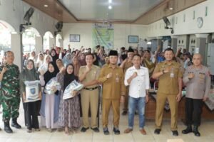 Bupati Tegal Salurkan Bantuan Beras bagi Warga Terdampak Tanah Bergerak Desa Kajen 1 IMG 20260824 WA0028