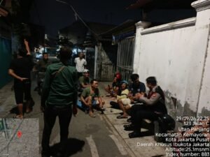 Lapor 110 Langsung Direspons, Polsek Kemayoran Hadir Selesaikan Keributan Warga Secara Humanis 2 IMG 20260930 WA0373