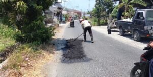 Kegiatan pemeliharaan rutin jalan diruas jalan Campurdarat - Wates 2 IMG 20261005 WA0001