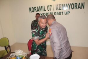 Hangat dan Penuh Kekeluargaan, Polsek Kemayoran Rayakan HUT ke-81 TNI Bersama Koramil 07 2 IMG 20261006 WA0253