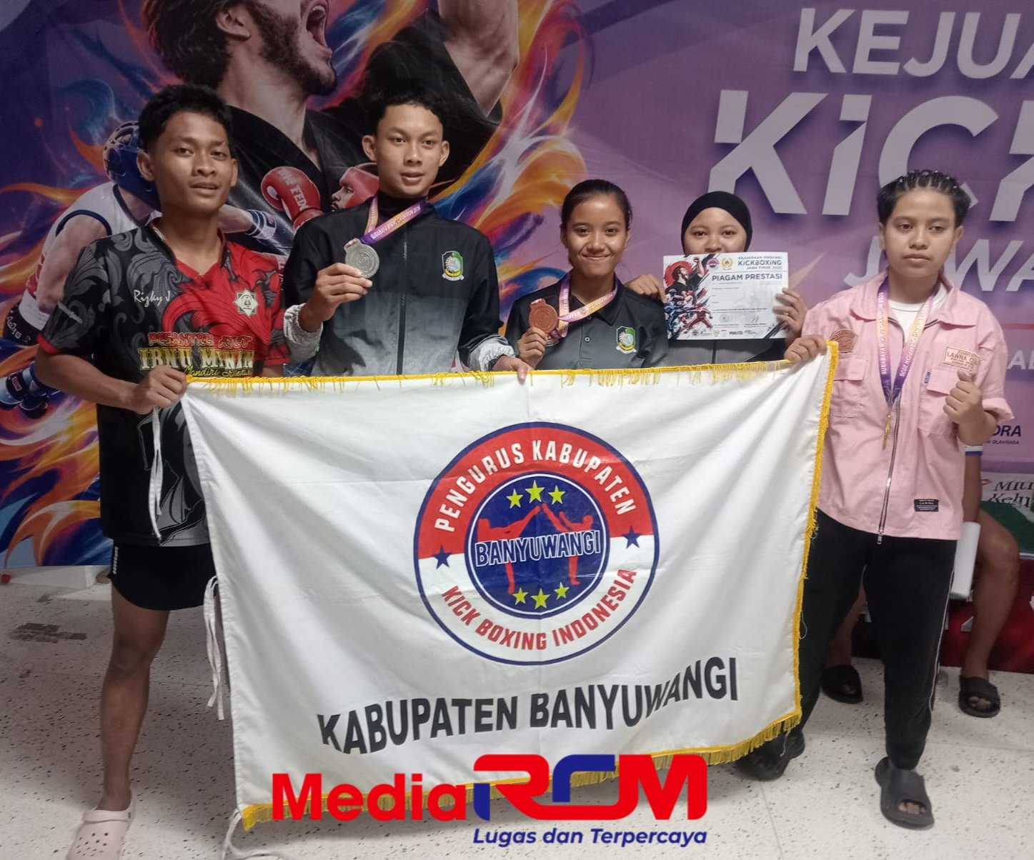 "Berhasil Raih Medali Emas,Pengkab Kick Boxing Banyuwangi Bangga Atas Prestasi Atlit Muda KBI Banyuwangi" 2 IMG 20261012 WA0045