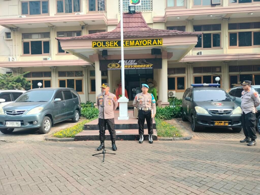 Perkuat Disiplin dan Pengawasan, Kapolsek Kemayoran Beri Arahan Tegas dalam Apel Jam Pimpinan 2 IMG 20261020 WA0219