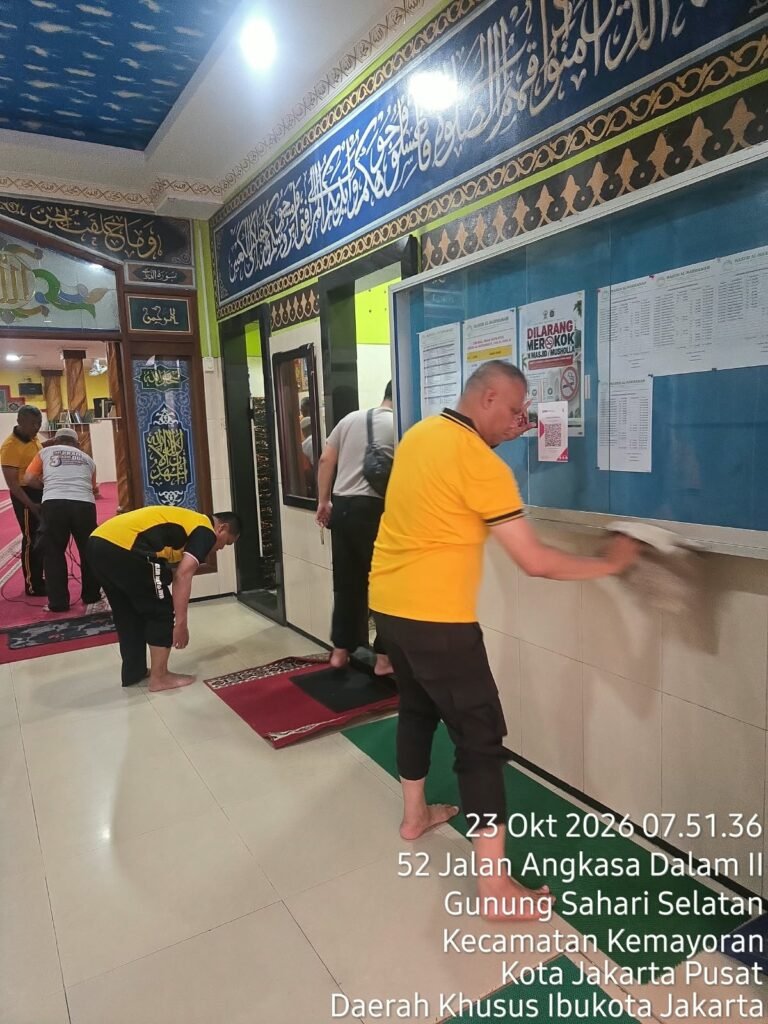 Green Policing Menyentuh Masyarakat, Polsek Kemayoran Gotong Royong Bersihkan Masjid Al Marhamah 2 IMG 20261023 WA0573